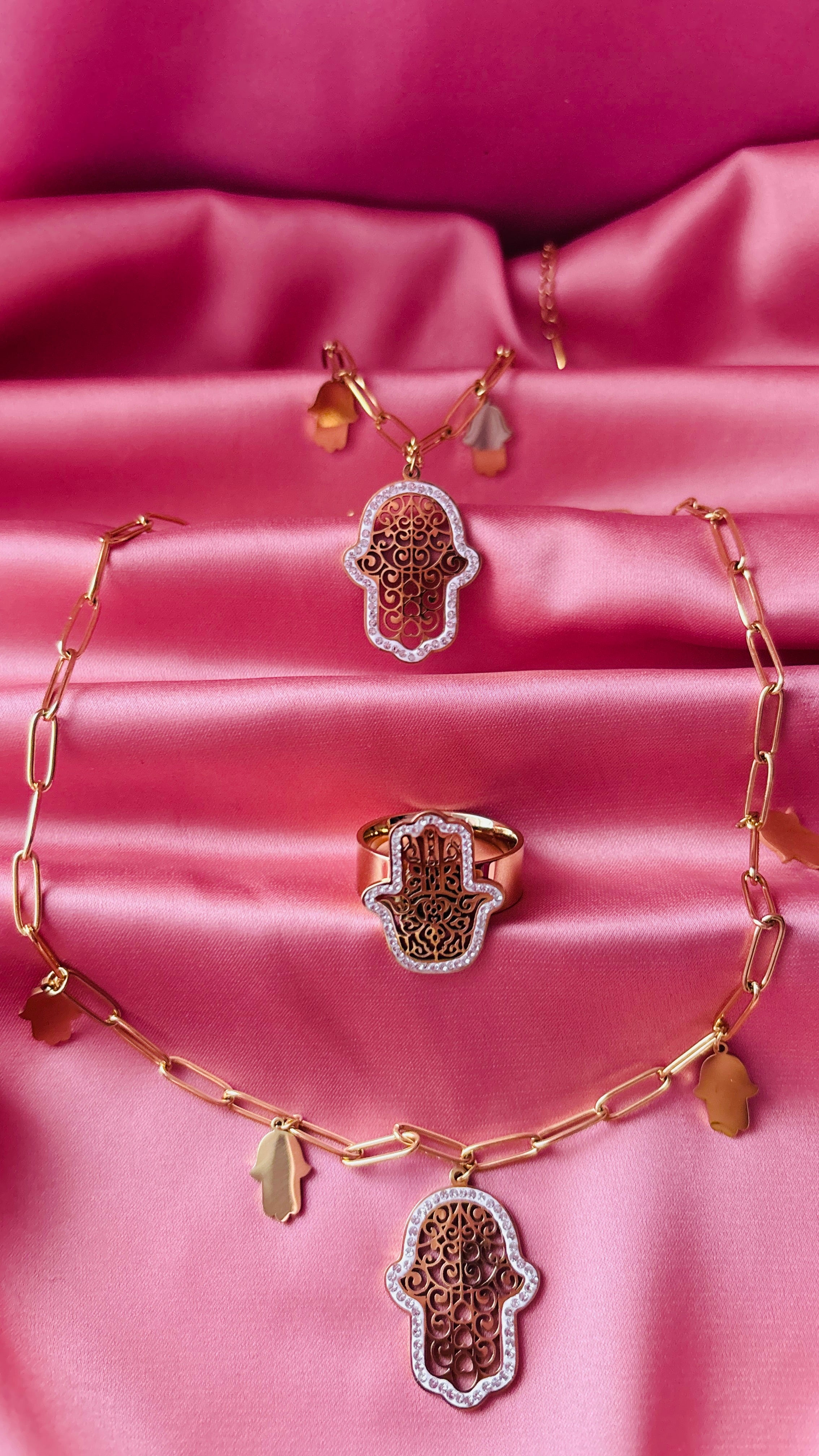 Set Bracciale, Collana e Anello “Mano di Hamsa” in Acciaio Inossidabile Placcato Oro 18 Carati - Dai Cute