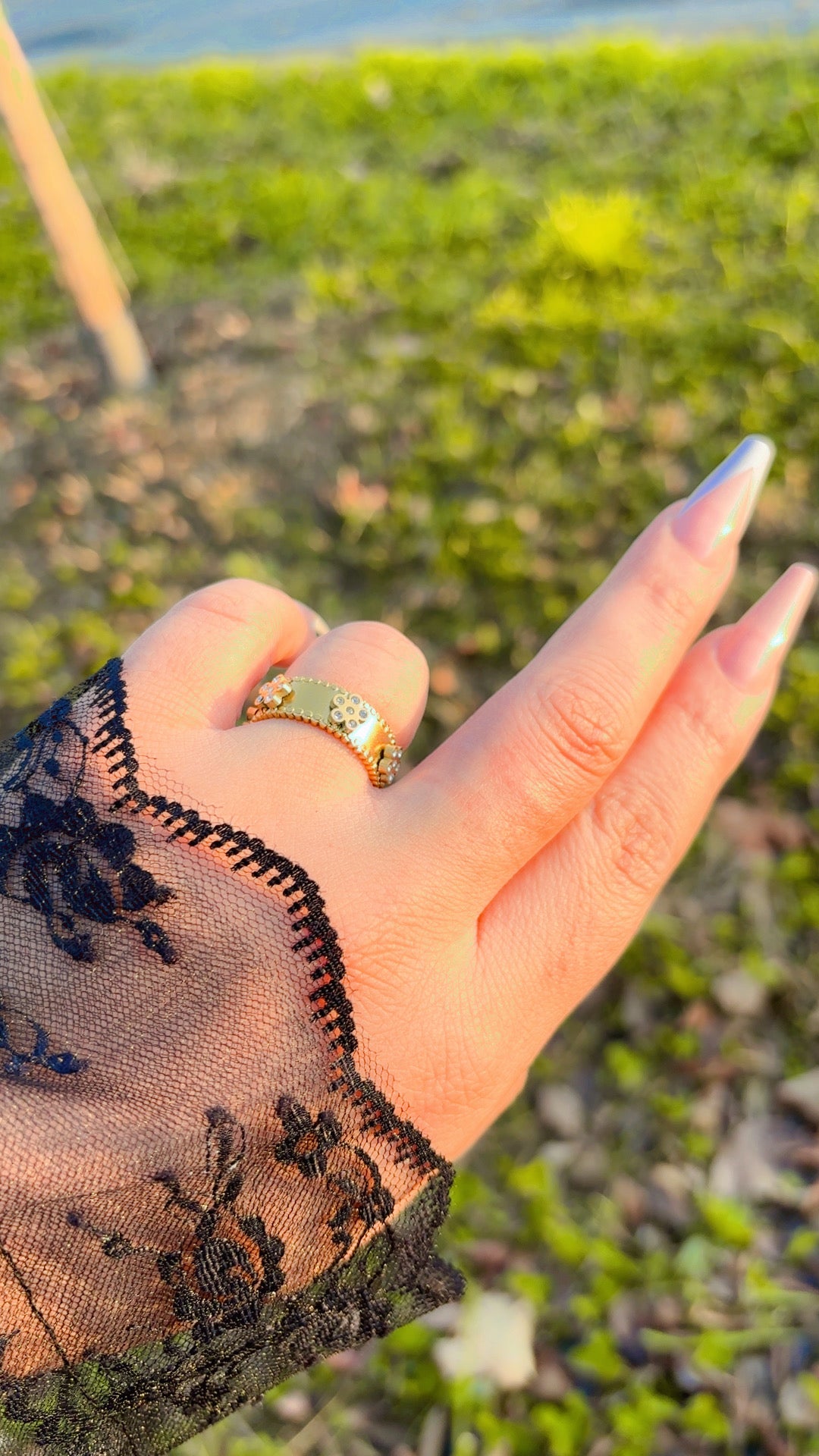 anello Vancara fiore con perline in acciaio inossidabile placcato oro 18 carati
