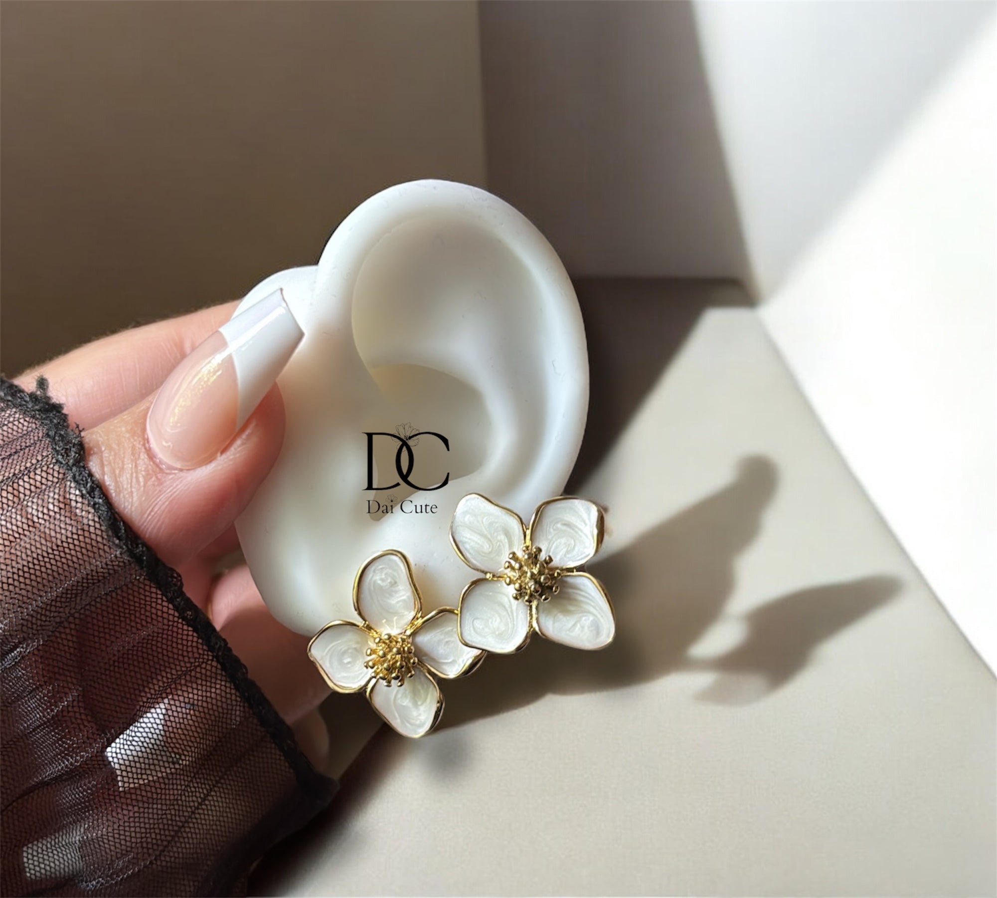 Orecchini Fiore Bianco