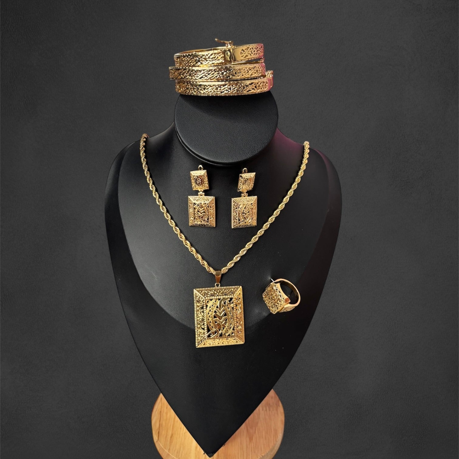 Set Beldi Mushaf Collana tre bracciali anello orecchini