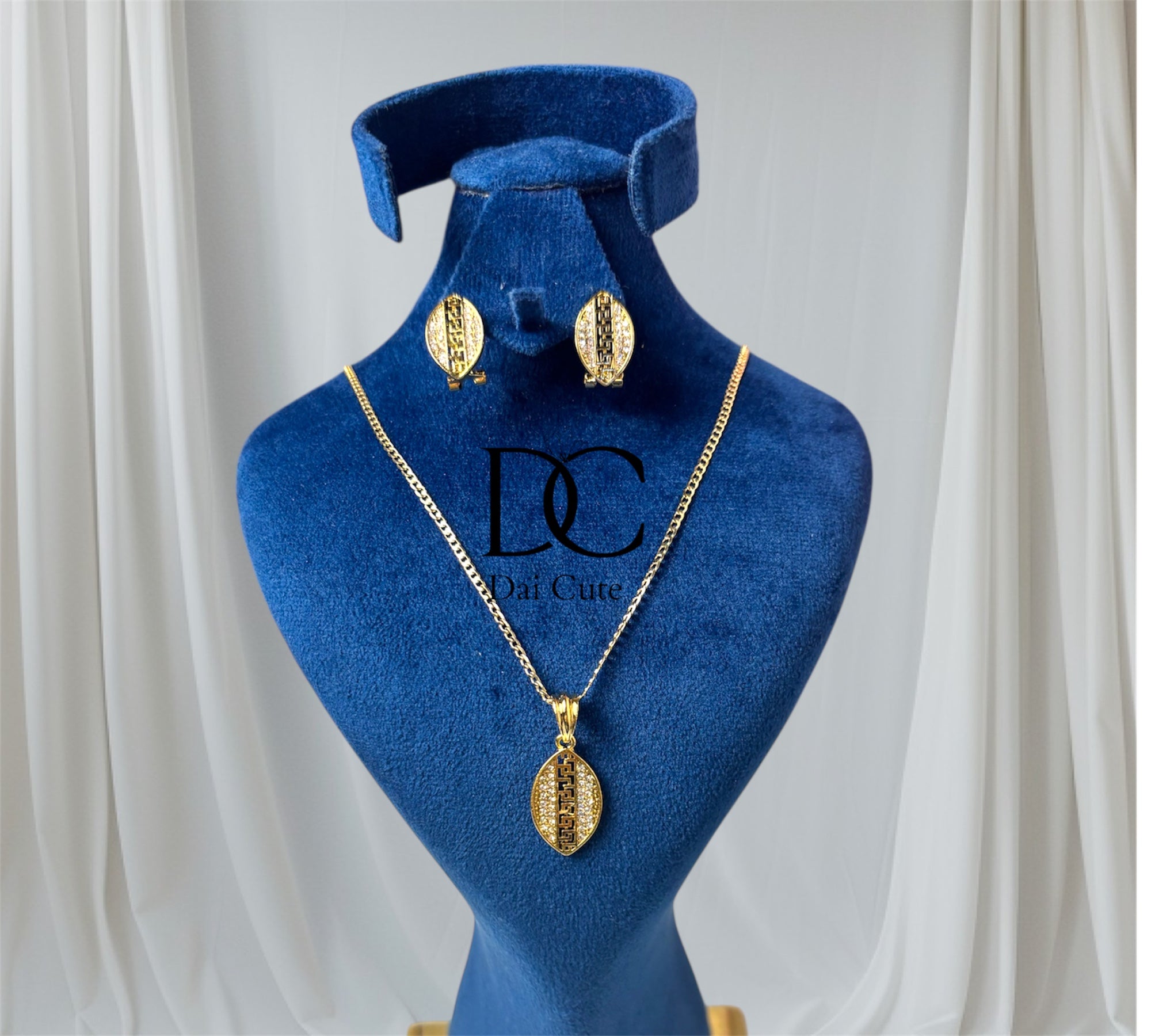 Set mandorla piccola collane orecchini