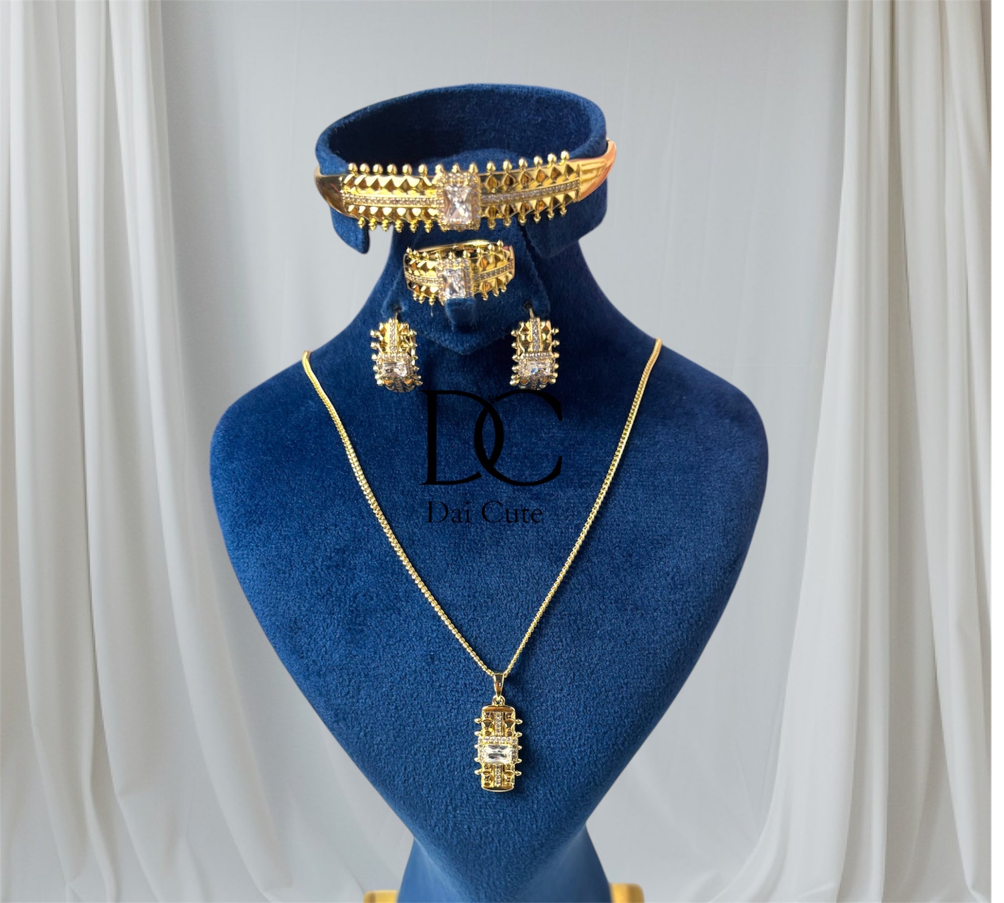 Set Clash collana orecchini, anello, bracciale